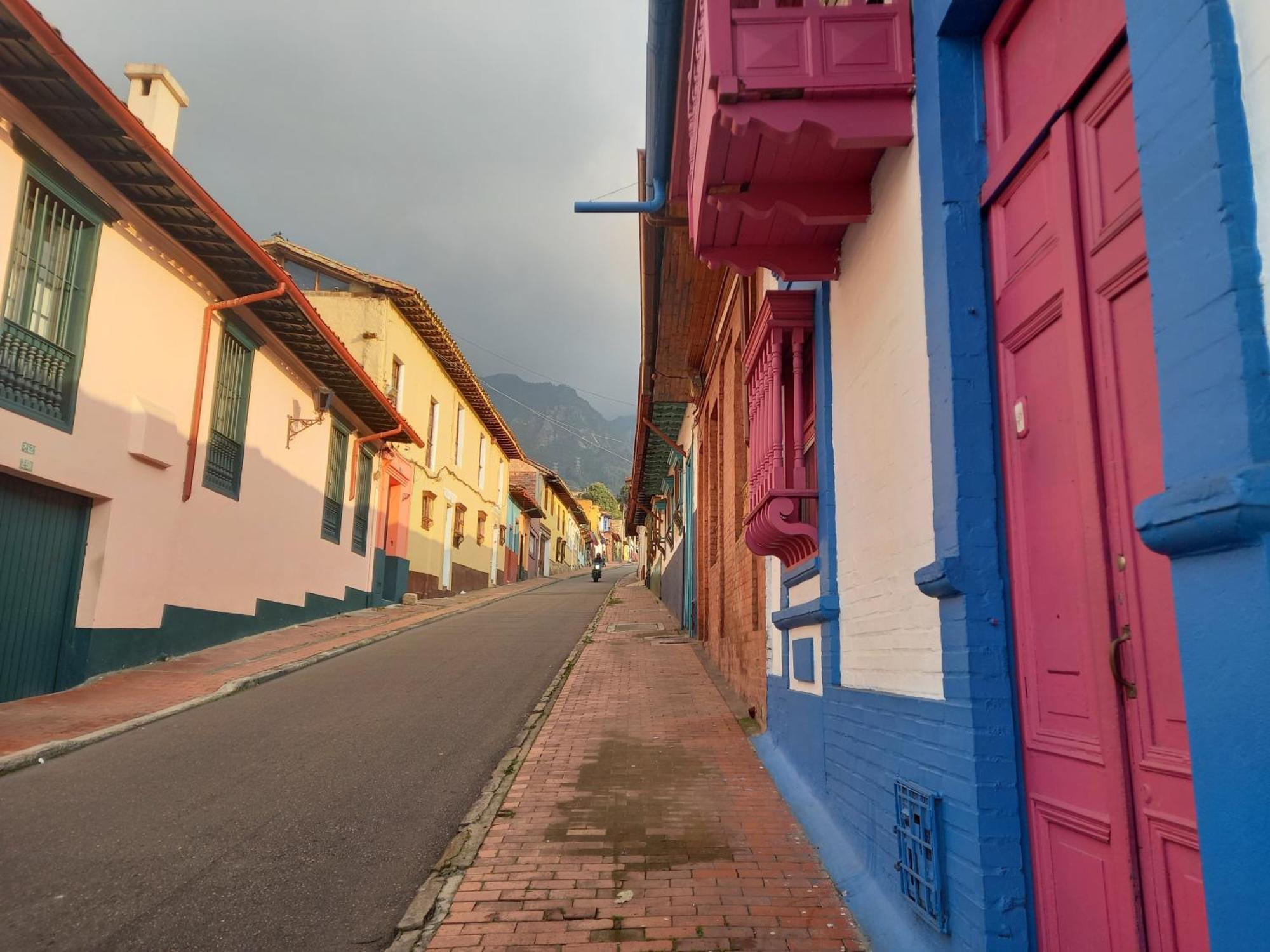 Laurel Candelaria Sweet Homes Bogota Bilik gambar